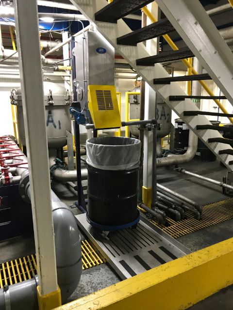 fca_jnap_maggie_mg2600_6station_smart_drum_plus_paint_pretreatment_metal_and_weld_ball_removal_8.JPG
